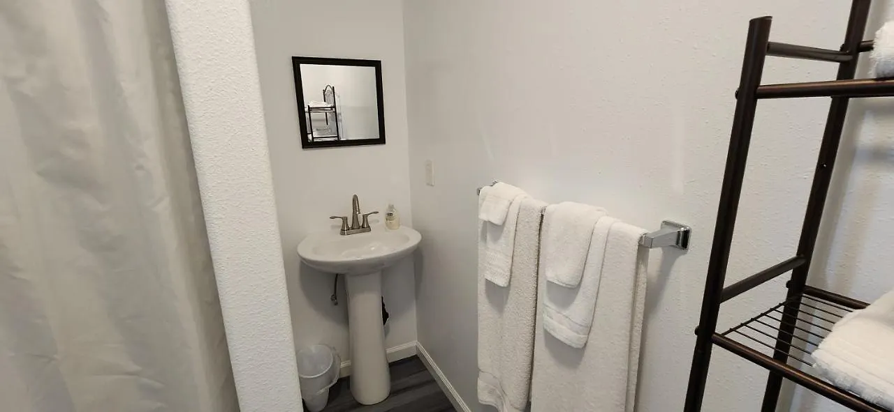 #1 New! Couples Getaway Self Checkin Studio Apt Keaau Apartment
