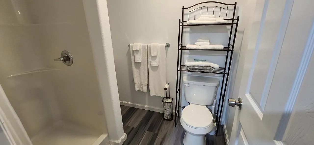 Apartment #1 New! Couples Getaway Self Checkin Studio Apt Keaau