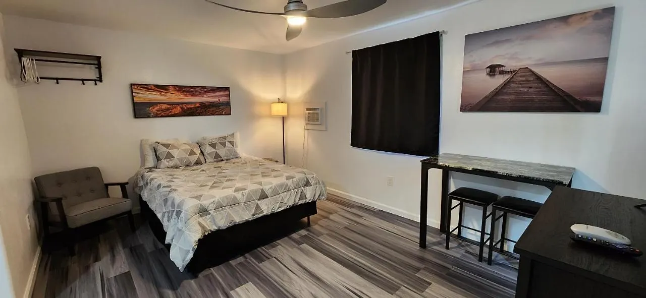 Apartment #1 New! Couples Getaway Self Checkin Studio Apt Keaau