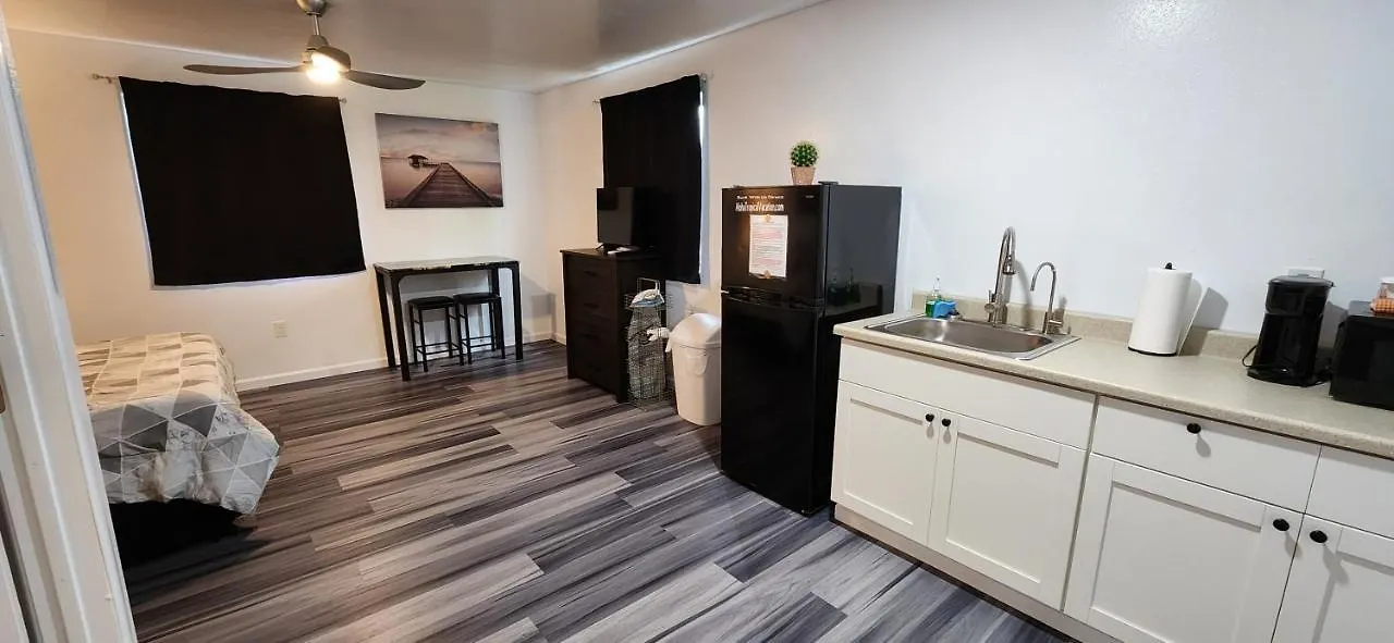 Apartment #1 New! Couples Getaway Self Checkin Studio Apt Keaau
